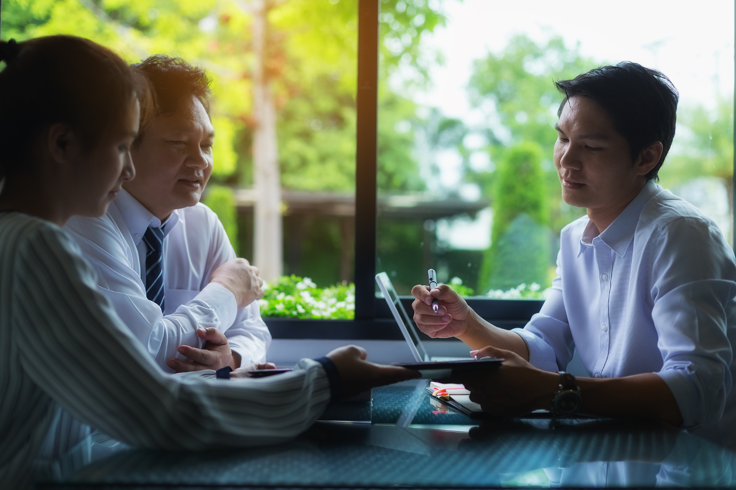 Two businesspeople negotiating MOQ terms.